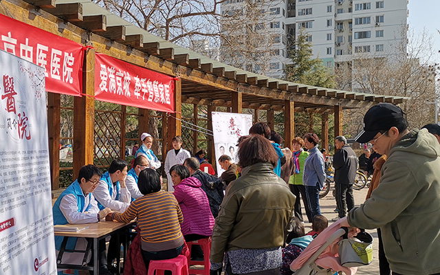 【学雷锋日】华球体育平台,华球体育（中国）举办“爱满京城，牵手智慧家医”志愿服务活动(图2)